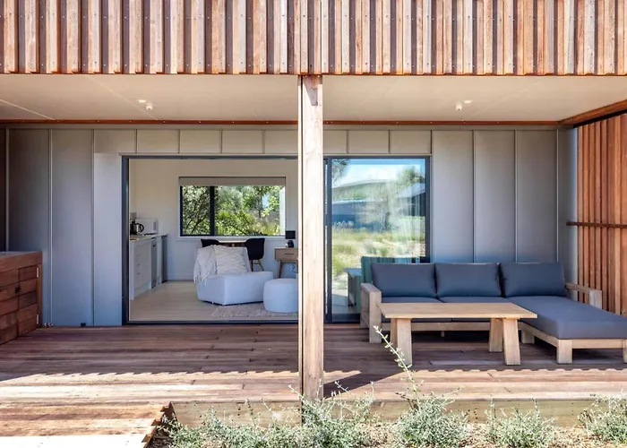 Onetangi Beach Stays Studio 2 - Coast & Country